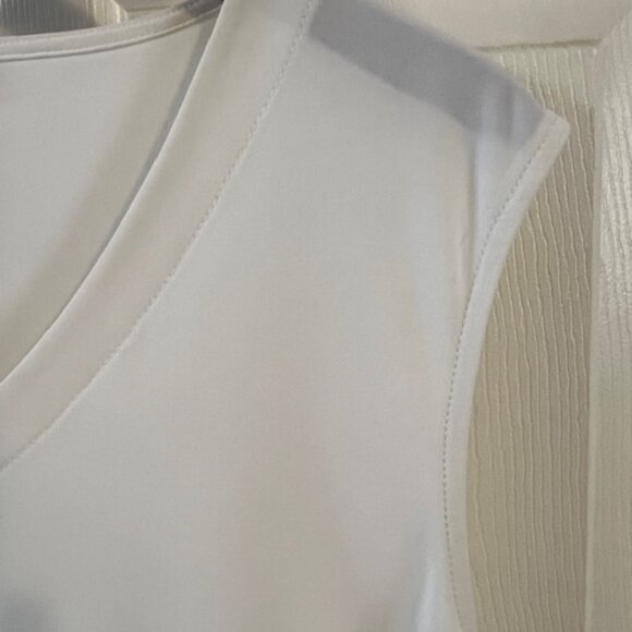 Laura Plus - Perfect Basic Shell / tank/ cami in White 2xl - Picture 3 of 4